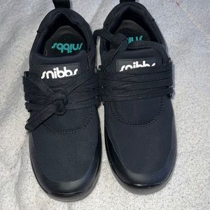 black working shoes. really comfy. only worn once. orthopedic